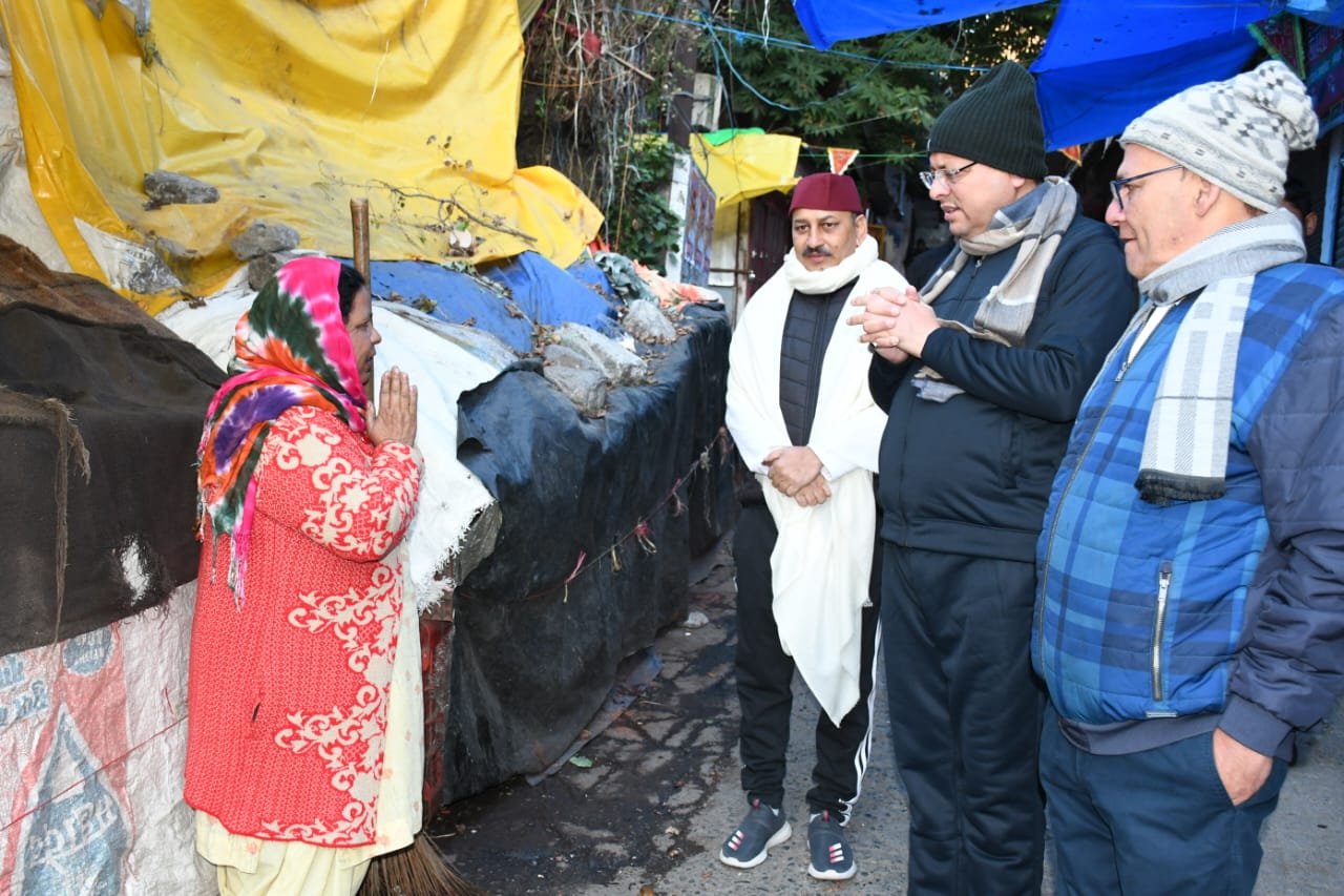 मॉर्निंग वॉक पर निकले सीएम धामी, घुमाया बल्ला, पिलाई चाय 2 सीएम धामी