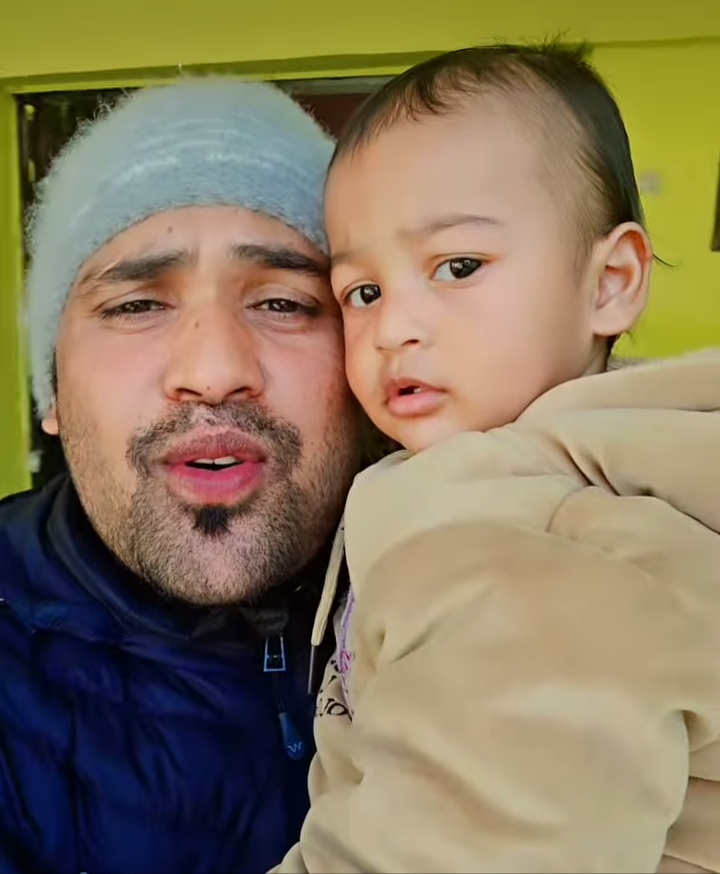 यूट्यूब से गायब हुआ इंदर आर्य गुलाबी शरारा, जानिए किस तरह एक शेफ से सिंगर बने इंदर आर्य 4 Singer Inder Arya Biography