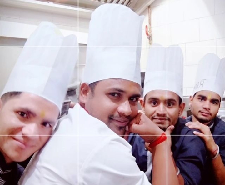 यूट्यूब से गायब हुआ इंदर आर्य गुलाबी शरारा, जानिए किस तरह एक शेफ से सिंगर बने इंदर आर्य 2 Singer Inder Arya Biography