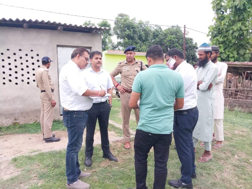 तीन मदरसे सीज 1