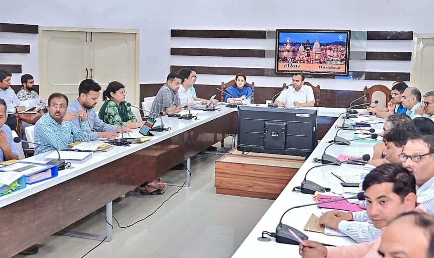 सीडीओ की अध्यक्षता में मुख्यमंत्री द्वारा की गई घोषणाओं की प्रगति के सम्बन्ध में समीक्षा बैठक हुई 1