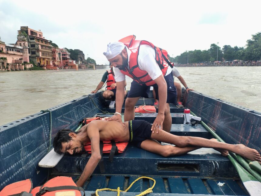 कांवड़ मेले में बीईजी आर्मी तैराक दल ने 107 शिवभक्त कांवड़ियों का बचाया बहुमूल्य जीवन 1