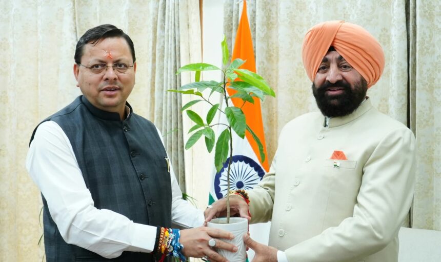 राज्यपाल लेफ्टिनेंट जनरल गुरमीत सिंह (से.नि. ) से राजभवन में मुख्यमंत्री ने भेंट की 1
