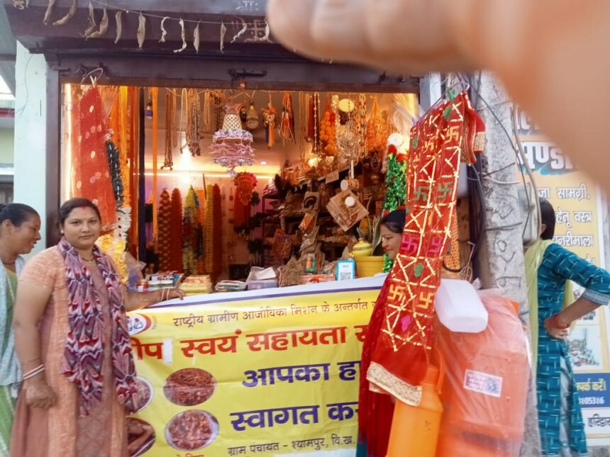 महिला समूहों ने दीपावली के अवसर पर दिखाई अपनी प्रतिभा, कमाए लगभग 20 लाख रुपए 1
