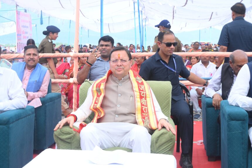 मुख्यमंत्री ने चंपावत में भैया दूज (च्यूड़ा पूजन) समारोह में किया प्रतिभाग, महिलाओं ने किया पारंपरिक पूजन 1