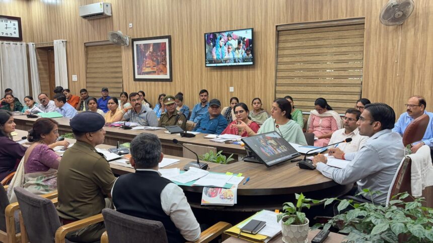 भिक्षा से शिक्षा ओर’’ जिला प्रशासन की स्वर्णिम पहल आधुनिक इंटेंसिव केयर सेंटर; संगीत, योग, खेल; शिक्षा की ओर मुड़ा सड़क पर बिखरा बचपन 1