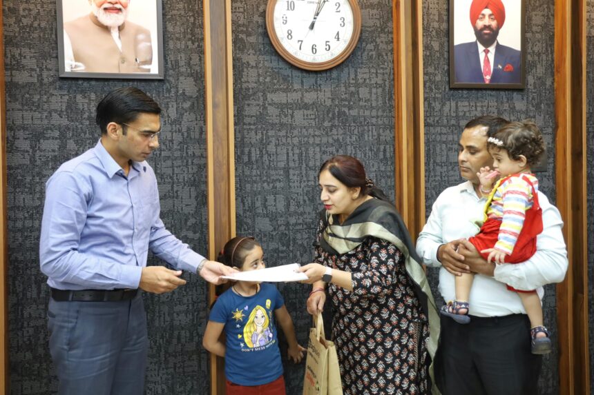 खुंदक में इडिफाई स्कूल शिक्षिका कनिका का महीनों से जारी नही कर रहा था वेतन; तंग आकर शिक्षिका द्वारा इस्तिफा देने पर अनुभव प्रमाण पत्र भी रोका 1
