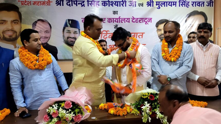 भाजयुमो प्रदेश पदाधिकारियों का भव्य स्वागत, भाजपा महानगर अध्यक्ष सिद्धार्थ अग्रवाल बोले – युवा ही राष्ट्र की सबसे बड़ी शक्ति 1