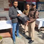 शाहजहांपुर निवासी यात्री के खोये लैपटॉप को जीआरपी ने ढूंढ़कर किया सुपुर्द 7