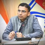 तैस में आकर लहराया शस्त्र; डीएम ने किया पुनीत अग्रवाल का शस्त्र जब्त; लाइसेंस निलम्बित 11
