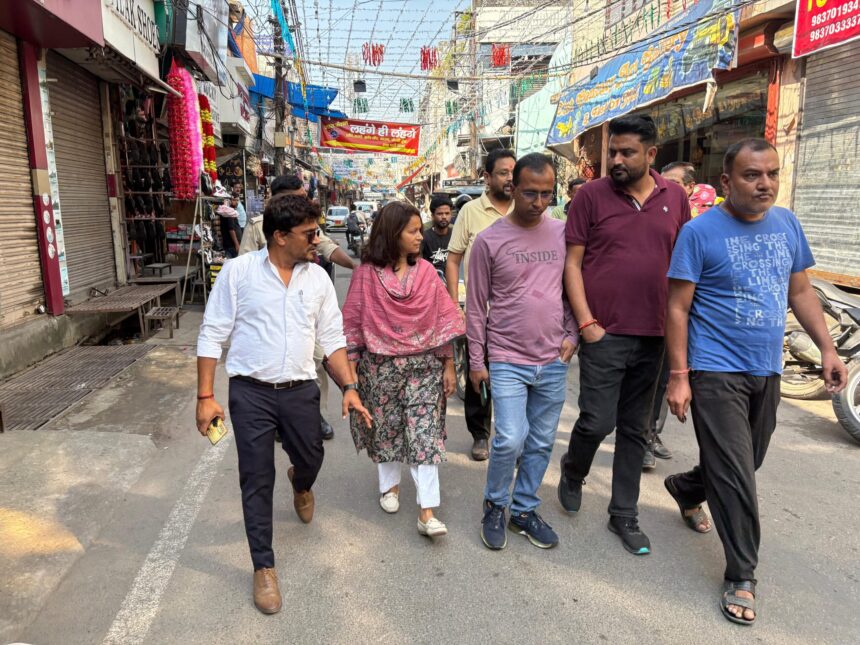 सिटी मजिस्ट्रेट कुश्म चौहान ने कटहरा बाज़ार का स्थलीय निरीक्षण किया 1